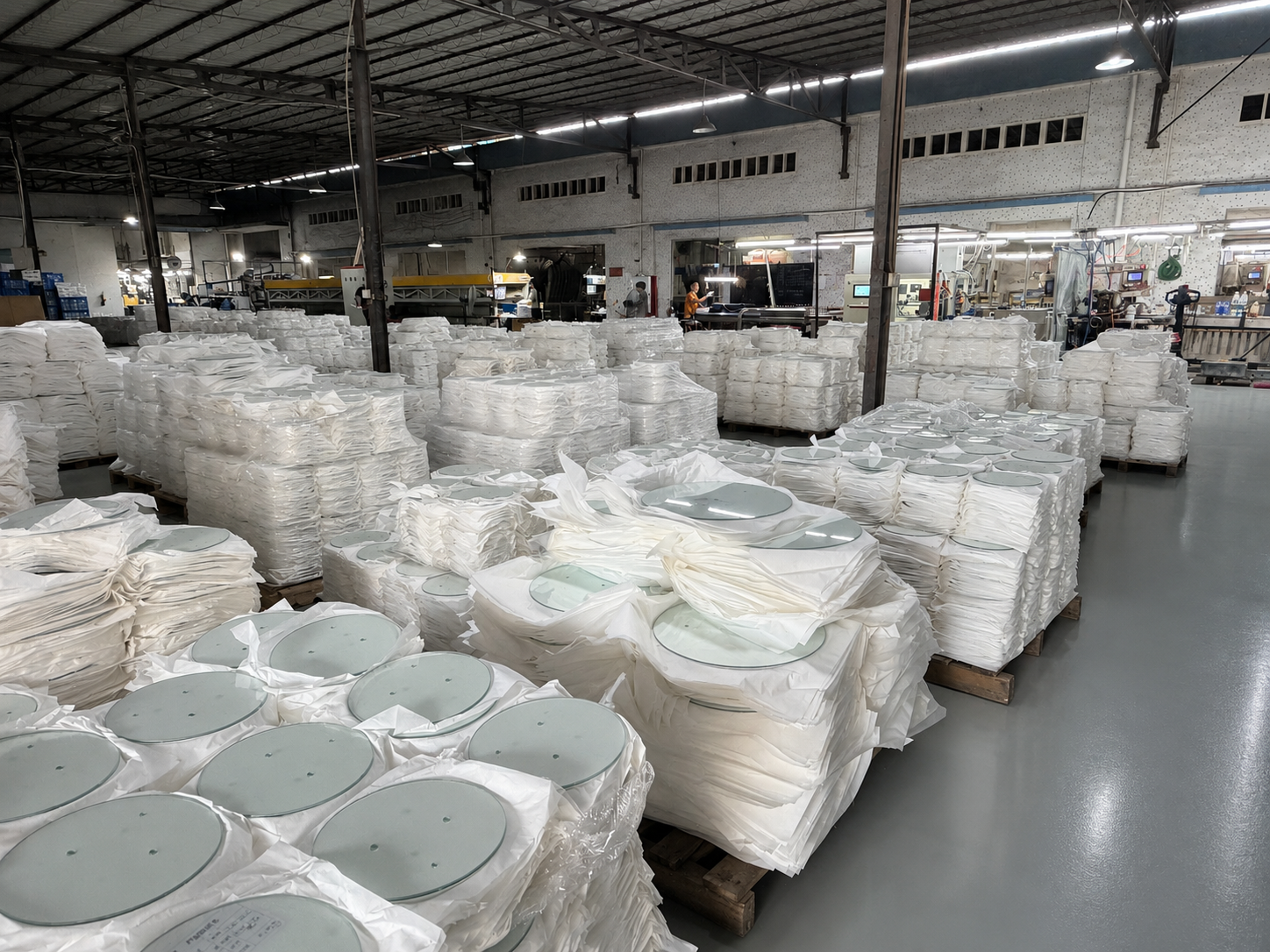 Tempered glass lids prepared for kitchenware production