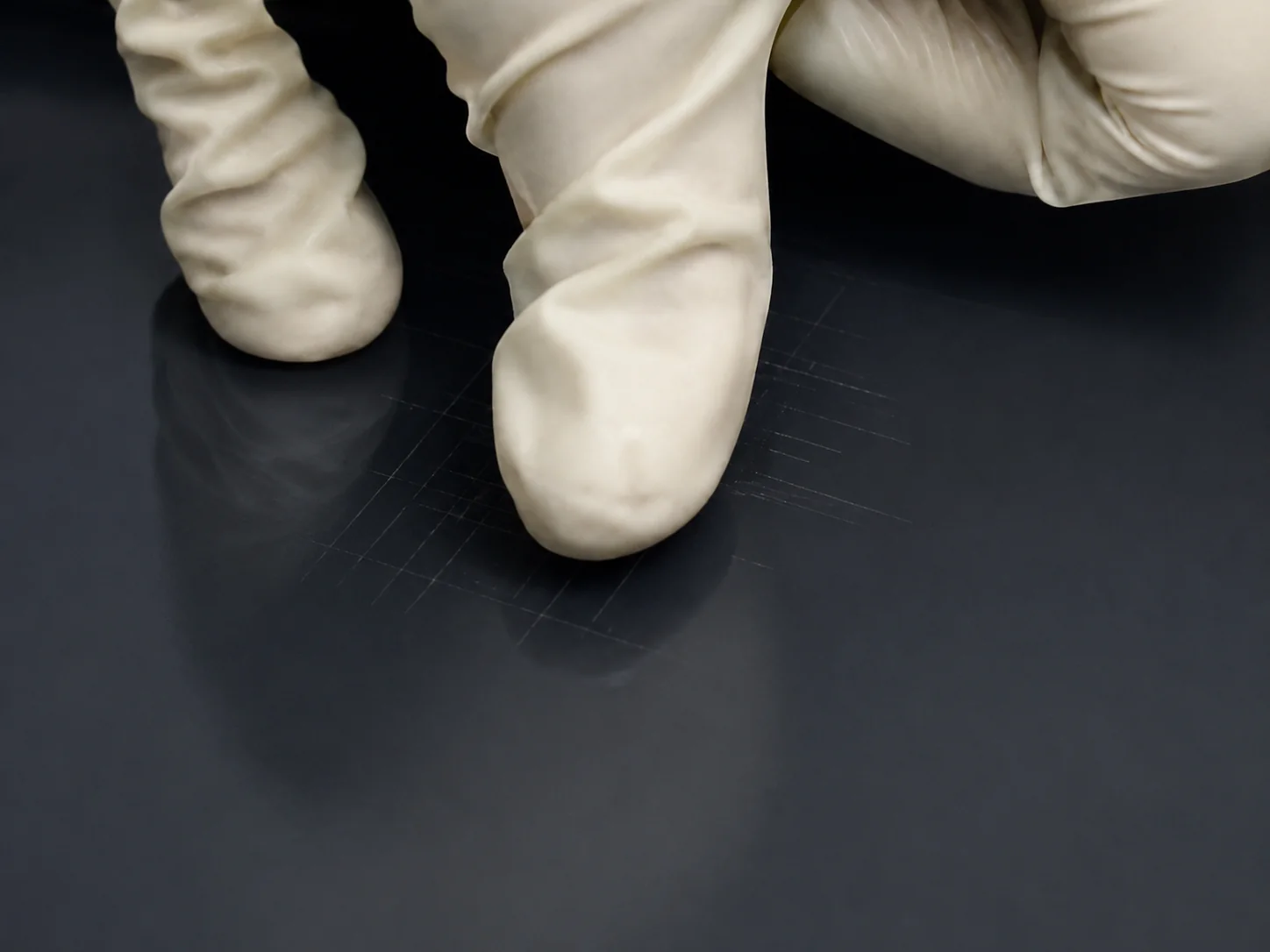 Cross-cut adhesion test on a black ceramic coating