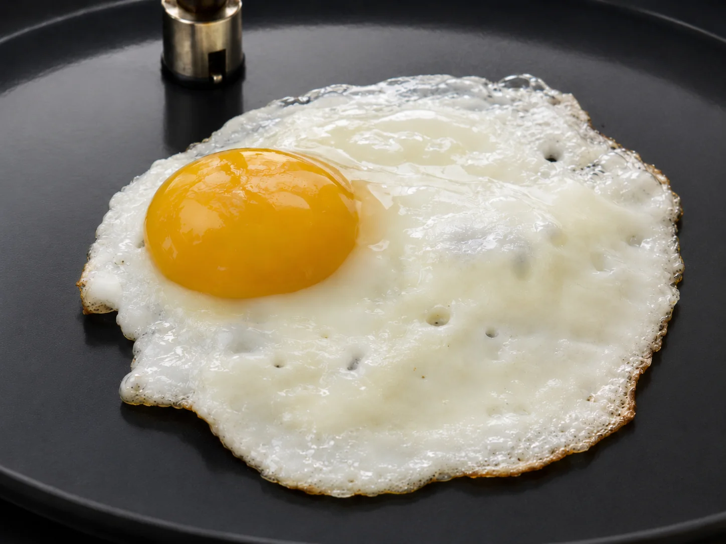 Nonstick egg release test after high-temperature preheating